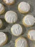 Sequilhos de nata coberto com glacê real