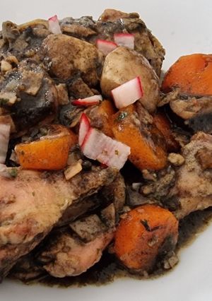 Una foto de Coq au Vin mexicano