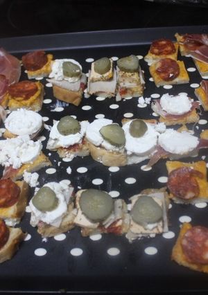 A picture of Deluxe Party Bread Bites with Cold Cuts.