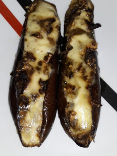 Una foto de Berenjenas rellenas de setas de monte
