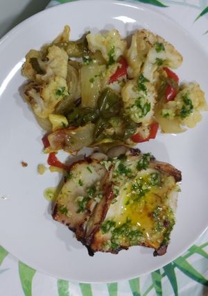 Foto principal de Choco a la plancha con verduras al horno y vinagreta