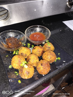 ब्रेड चीज़ बॉल्स (bread cheese balls recipe in Hindi) रेसिपी मुख्य फोटो