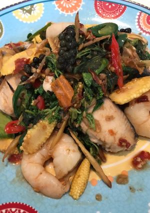 รูปของ ผัดฉ่าปลาอินทรีกับกุ้ง
