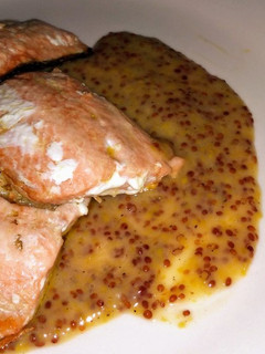 Una foto de Salmón en salsa mostaza y miel