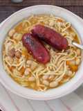 Porotos con rienda y longaniza