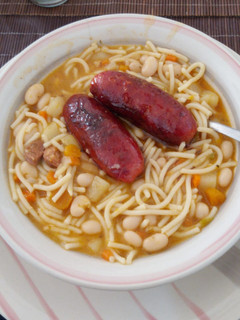Una foto de Porotos con rienda y longaniza