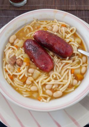 Una foto de Porotos con rienda y longaniza