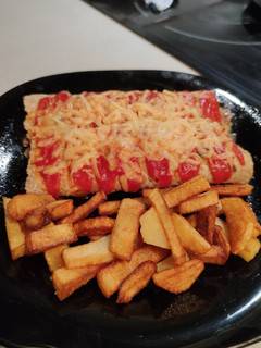 Una foto de Quesadillas roll 🥓🧀