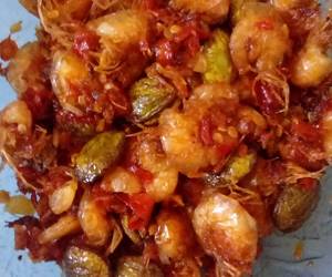 Mudahnya Menyajikan Sambel goreng pete campur udang Lezat Mantap