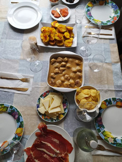 Una foto de Albóndigas en salsa de cebolla