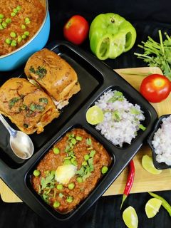 पाव भाजी (pav bhaji recipe in Hindi) रेसिपी मुख्य फोटो