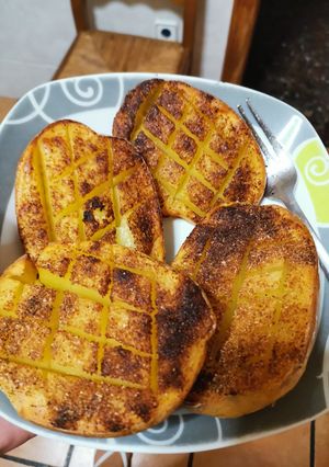 Una foto de Patatas al horno con especies de cebolla en polvo y ajo en polvo
