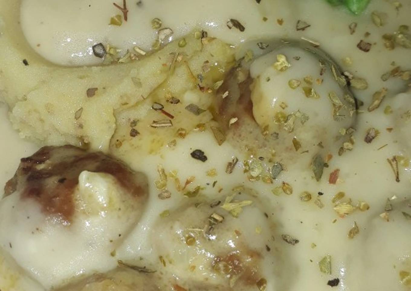 15. Sweedish Meatball dan Mashed Potato