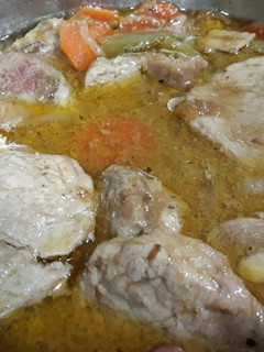 Una foto de Solomillo en salsa harissa con verduras