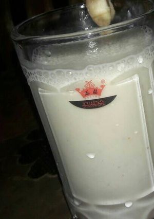 صورة لوصفة سموثي موز بالحليب والبرتقال