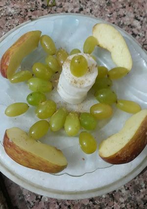 A picture of Fruit Chat With Grapes.