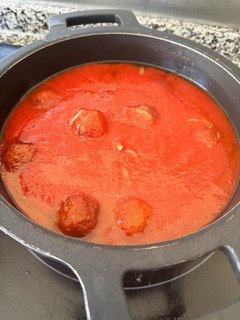 Una foto de Albóndigas con tomate