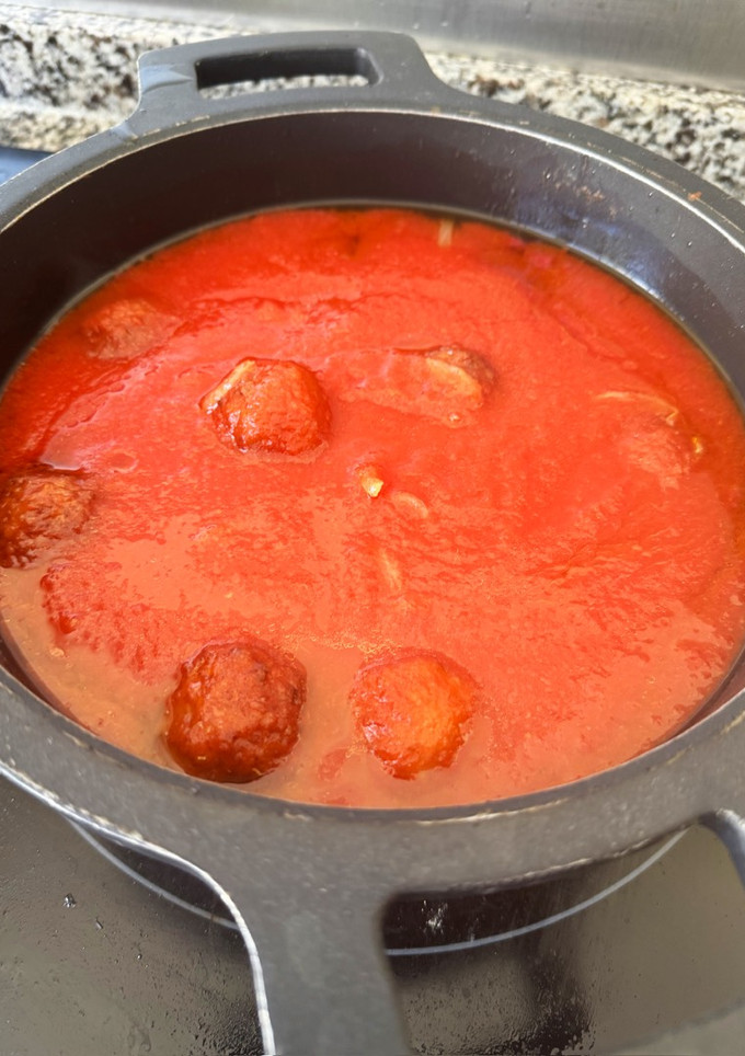 Una foto de Albóndigas con tomate