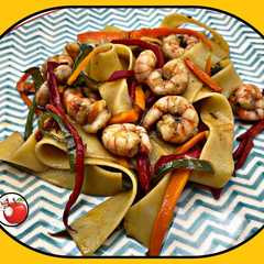 Una foto de Pappardelle con gambas y soja