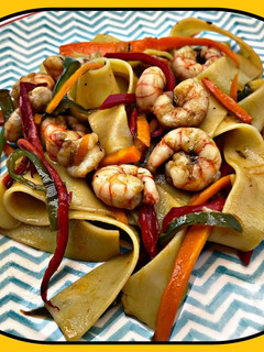 Una foto de Pappardelle con gambas y soja