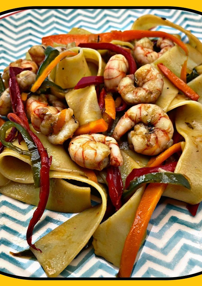 Una foto de Pappardelle con gambas y soja