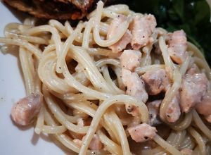 Una foto de Pasta con crema y salmón