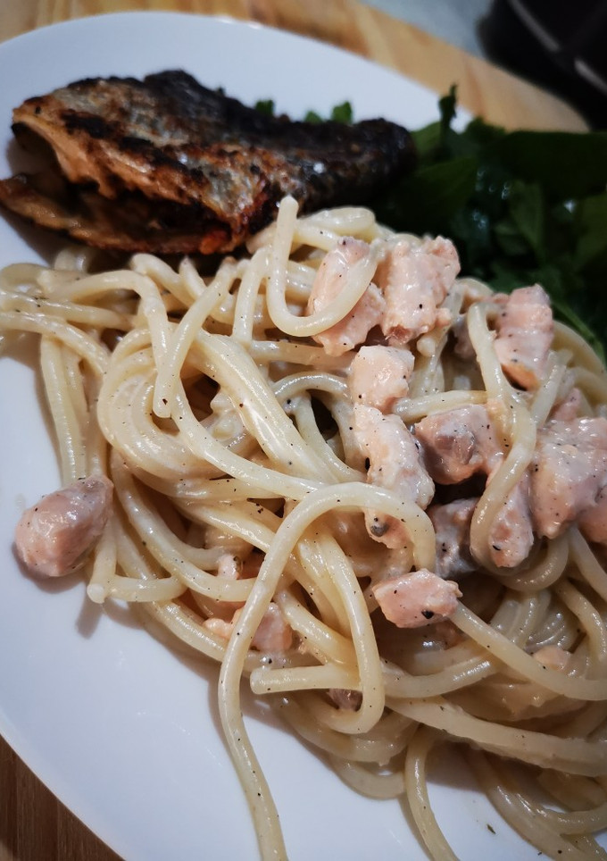 Una foto de Pasta con crema y salmón