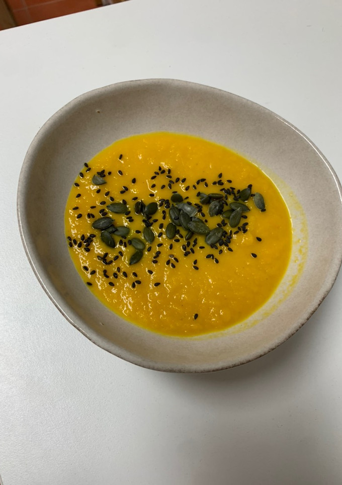 Una foto de Crema de calabaza y zanahoria
