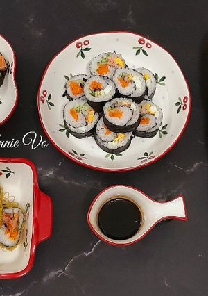 Hình của món Bữa tiệc sushi nhiều món.