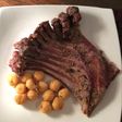 Cordero al horno con ajo y romero