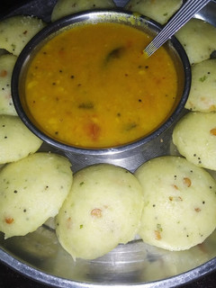 A picture of Idli sambhar.