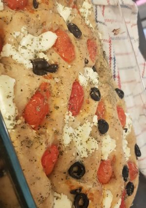 صورة لوصفة خبز ايطالي🍅 بالزيتون والطماطم