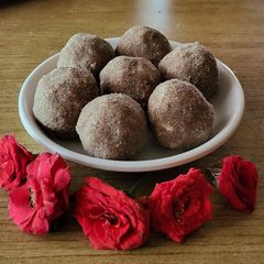 A picture of Healthy ragi ladoo.