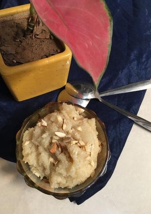 સોજી નો શીરો (Sooji Sheera Recipe In Gujarati) રેસીપી મુખ્ય ફોટો