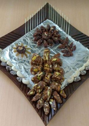 ખજૂર અને ડ્રાય ફ્રુટ રોલ (Khajur& dry fruit roll recipe in gujarati) રેસીપી મુખ્ય ફોટો