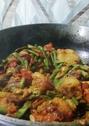 आलू बोड़ा की सूखी सब्जी (aloo bora ki sukhi sabzi recipe in Hindi) रेसिपी मुख्य फोटो