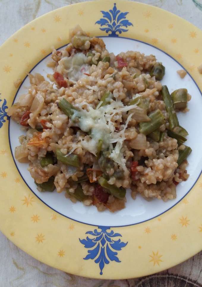 Una foto de Risotto espárragos y tomate seco🍅