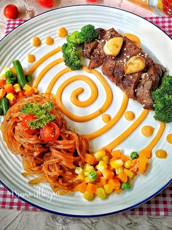 Langkah Gampang Membuat Resep 398. Sirloin Steak with Shirataki Bolognese yang Lezat Sekali Anti Ribet, Sempurna
