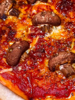 Una foto de Pizza de Champiñón Calavera #Halloween