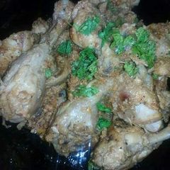 A picture of White Creamy Chicken karahi.