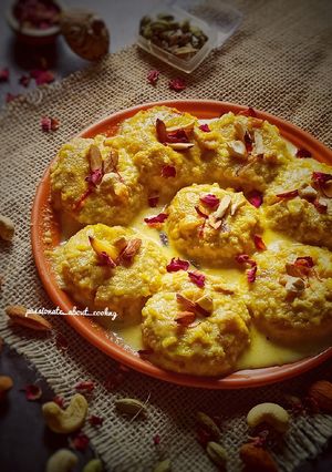 ম্যাংগো মালাই চমচম(Mango Malai chomchom recipe in Bengali) রেসিপির প্রধান ছবি