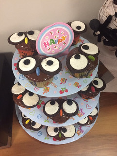 Una foto de Búhos🦉de cupcakes para Halloween 🎃