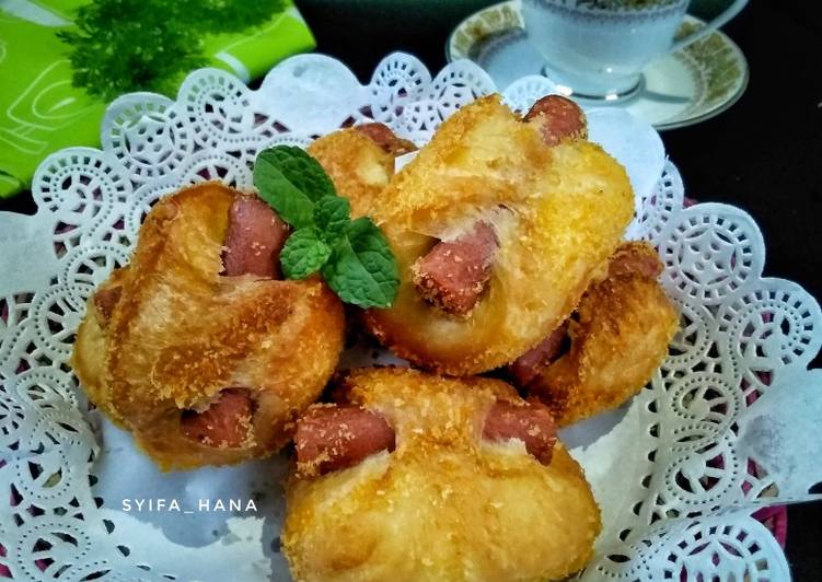 Bagaimana Membuat Roti Goreng Mini Isi Sosis, Enak Banget