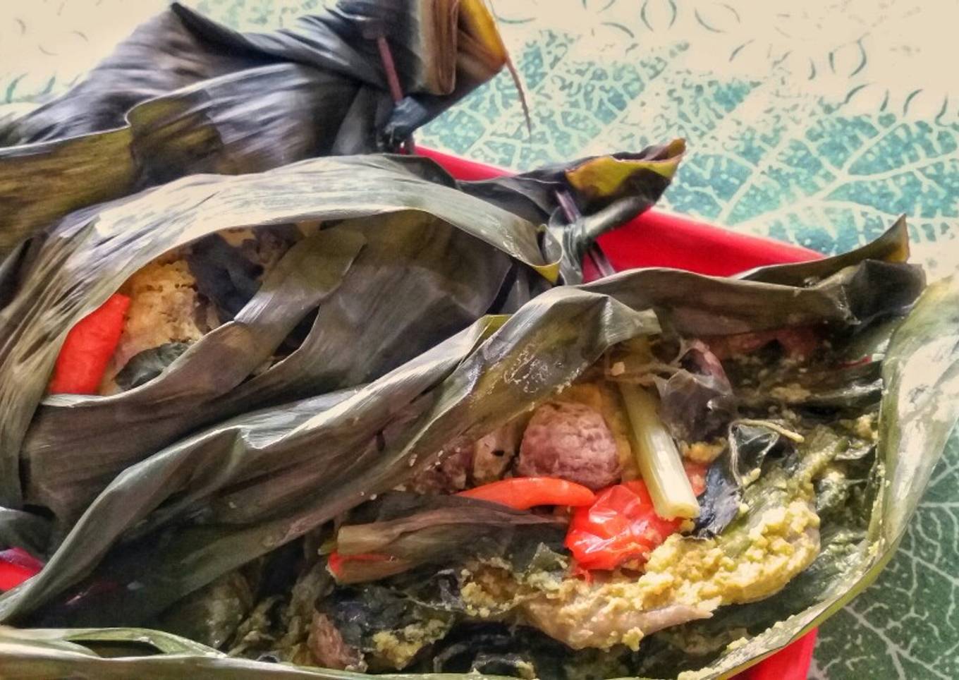 Pepes Ayam / Indonesian Steamed Chicken in Banana Leaf