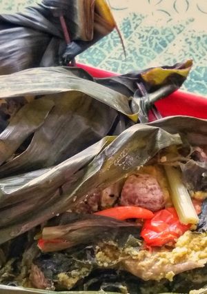 A picture of Pepes Ayam / Indonesian Steamed Chicken in Banana Leaf.