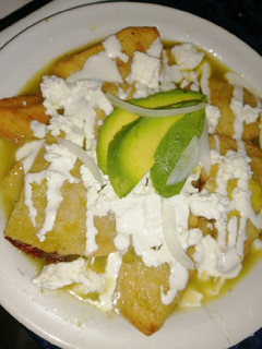 Una foto de Chilaquiles rellenos 🍛