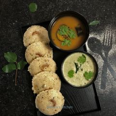 A picture of Rava Idli.