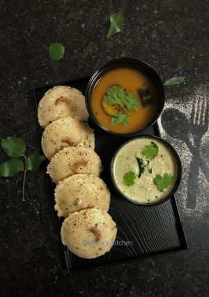 A picture of Rava Idli.