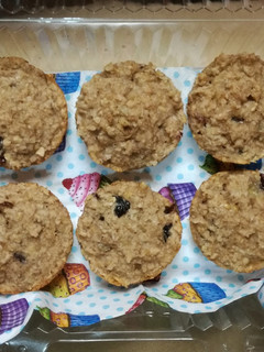 Una foto de Muffins de Avena, Coco, Nueces y Pasas de uva
