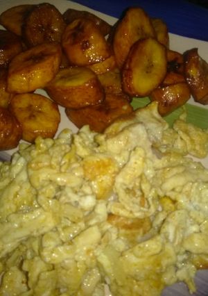 A picture of Fried plantains with scrambled eggs.